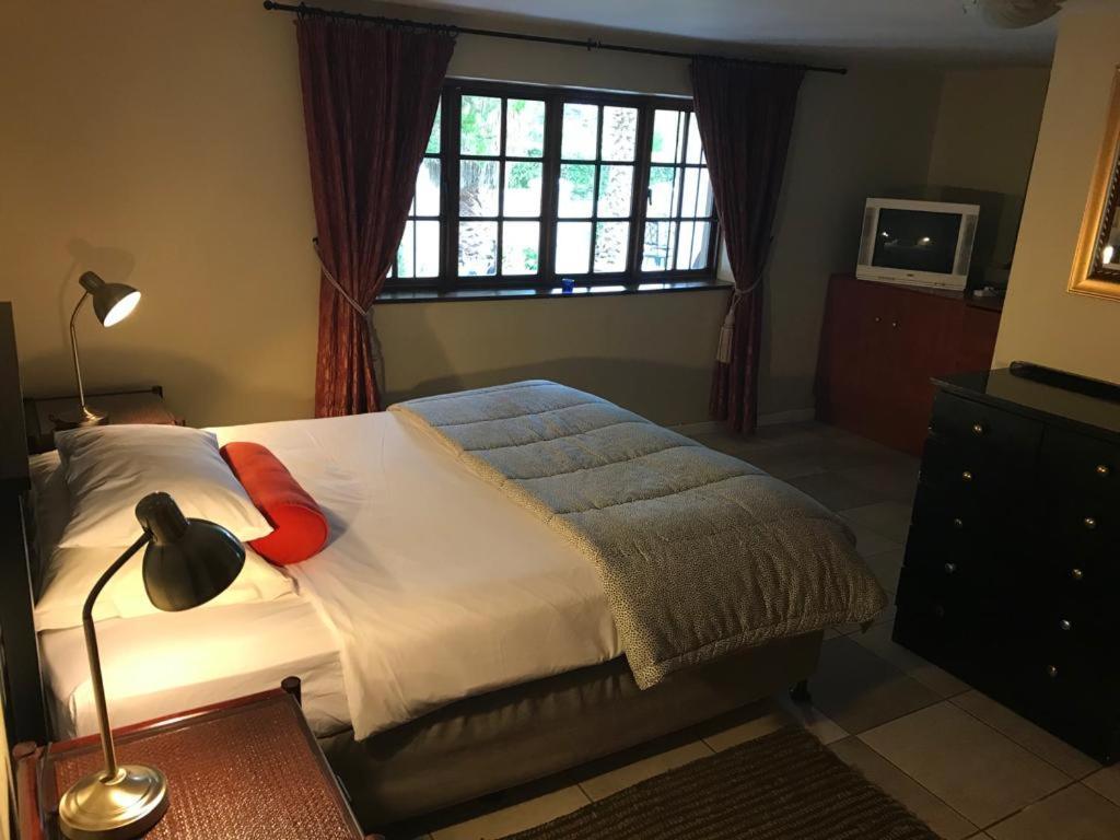 Golf And Garden Guesthouse Somerset West Kültér fotó